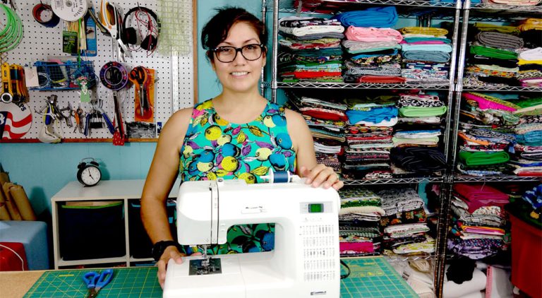 Read more about the article How to thread your sewing machine